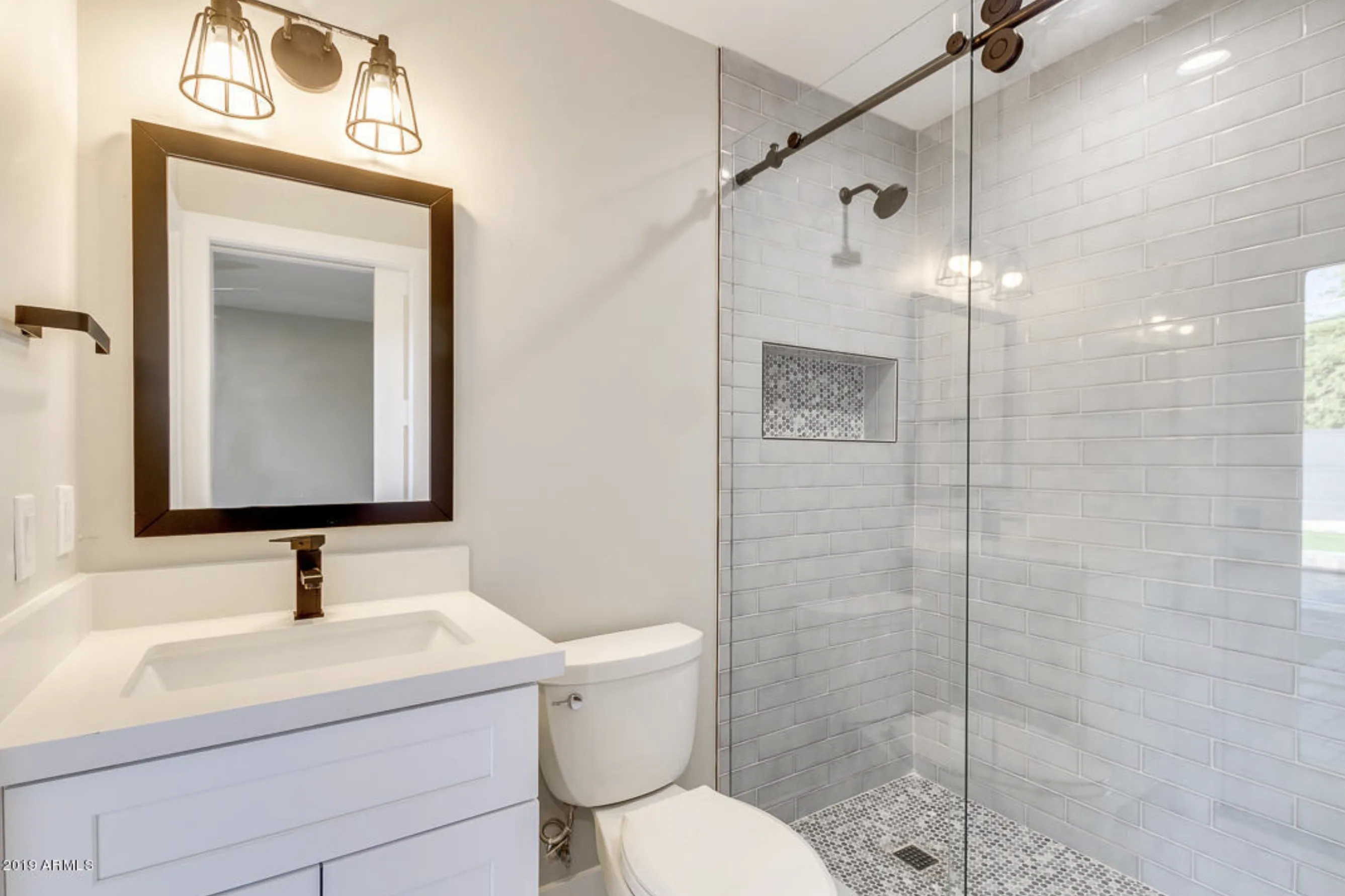 45th Pl Custom Luxury Home(19)_convert