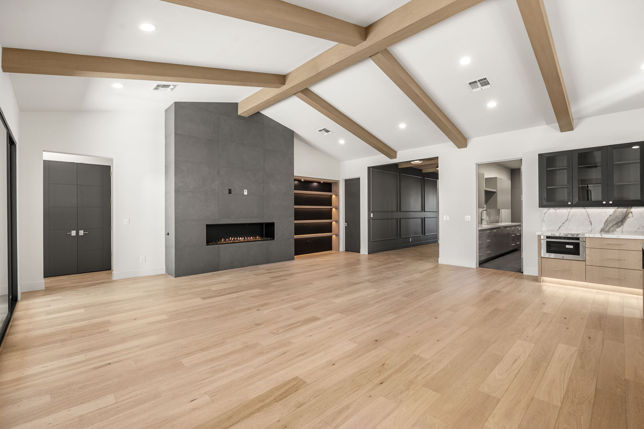 10-web-or-mls-4202-n-41st-pl