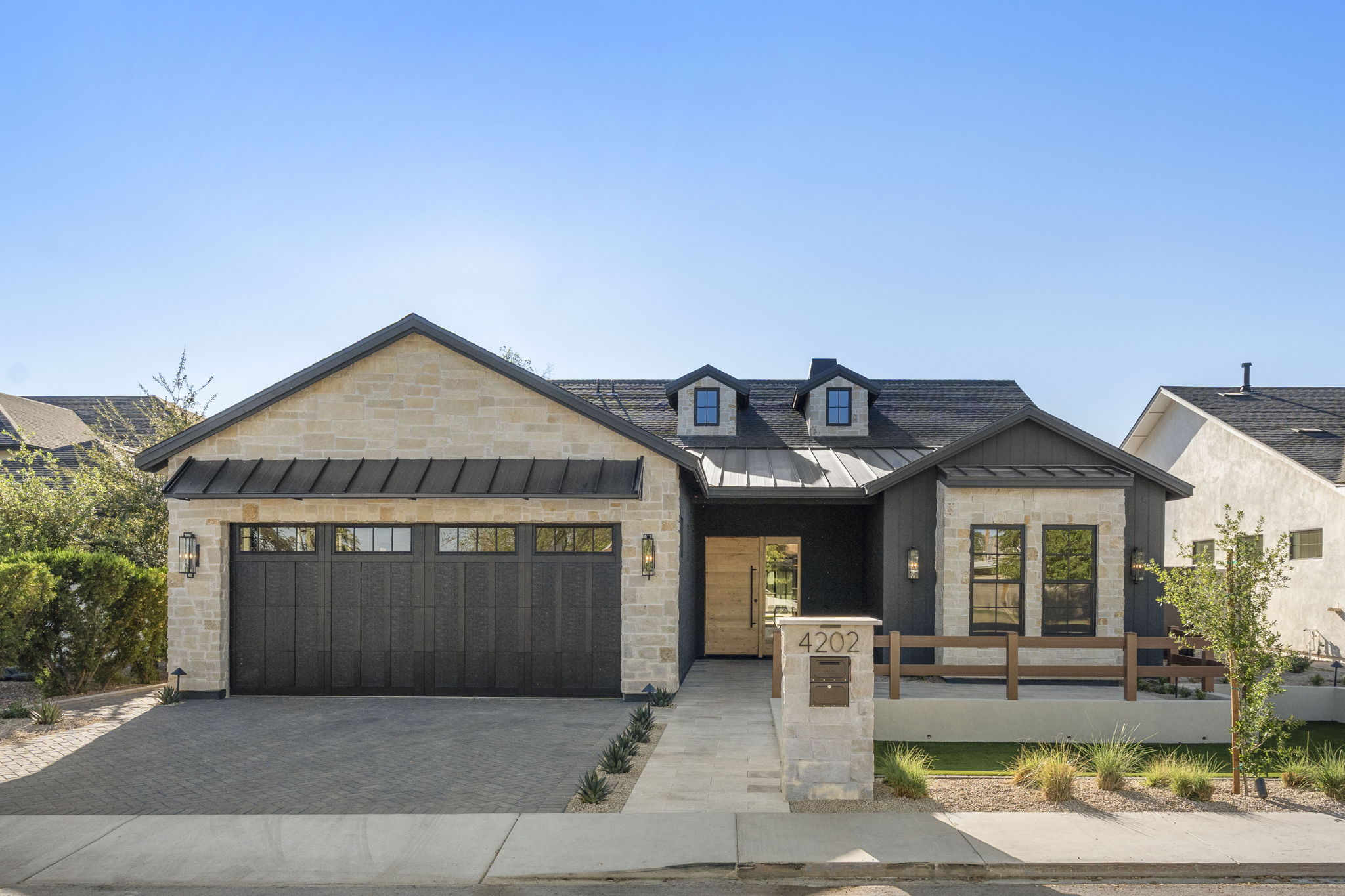 2-web-or-mls-4202-n-41st-pl