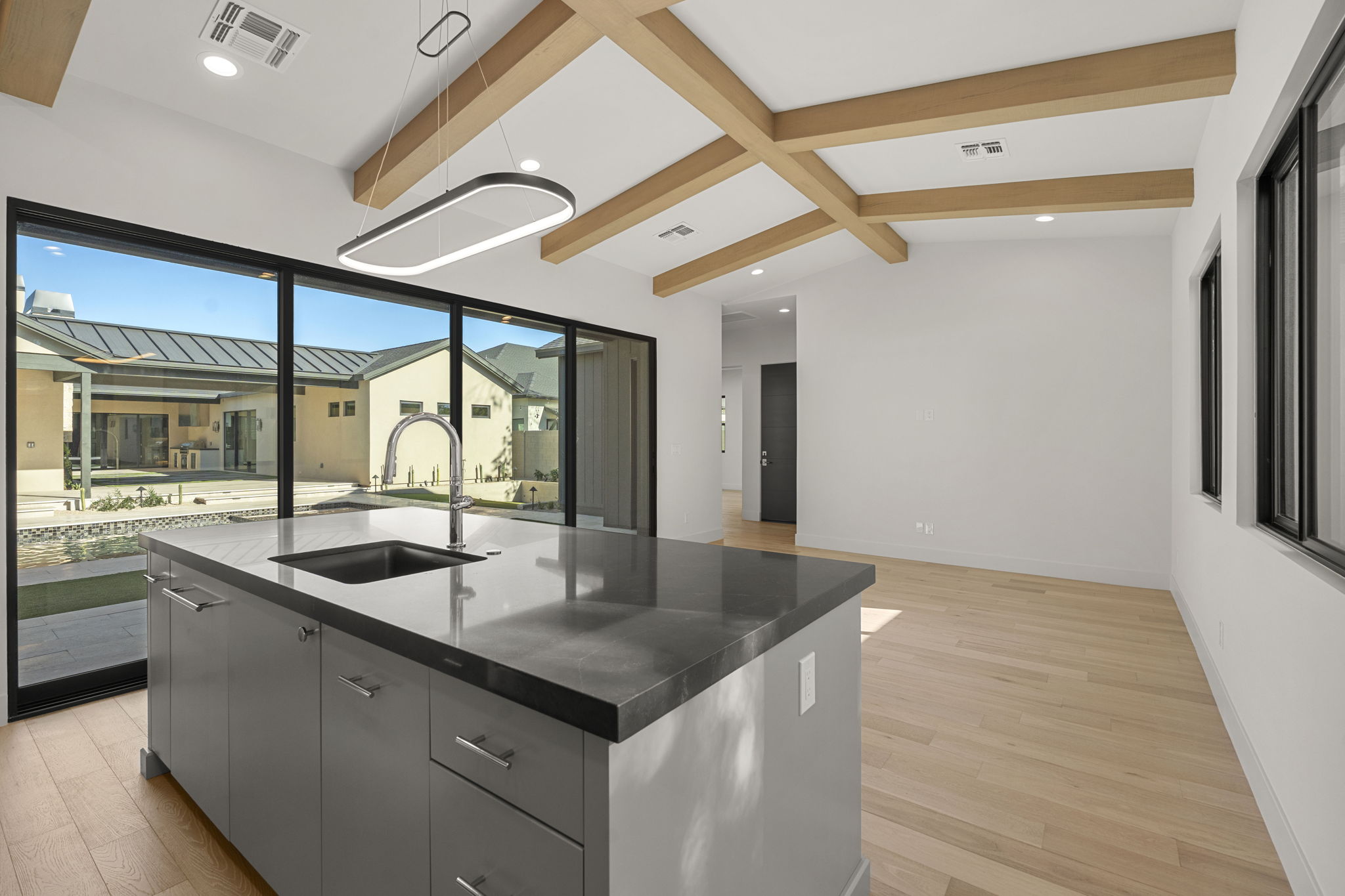52-web-or-mls-4202-n-41st-pl