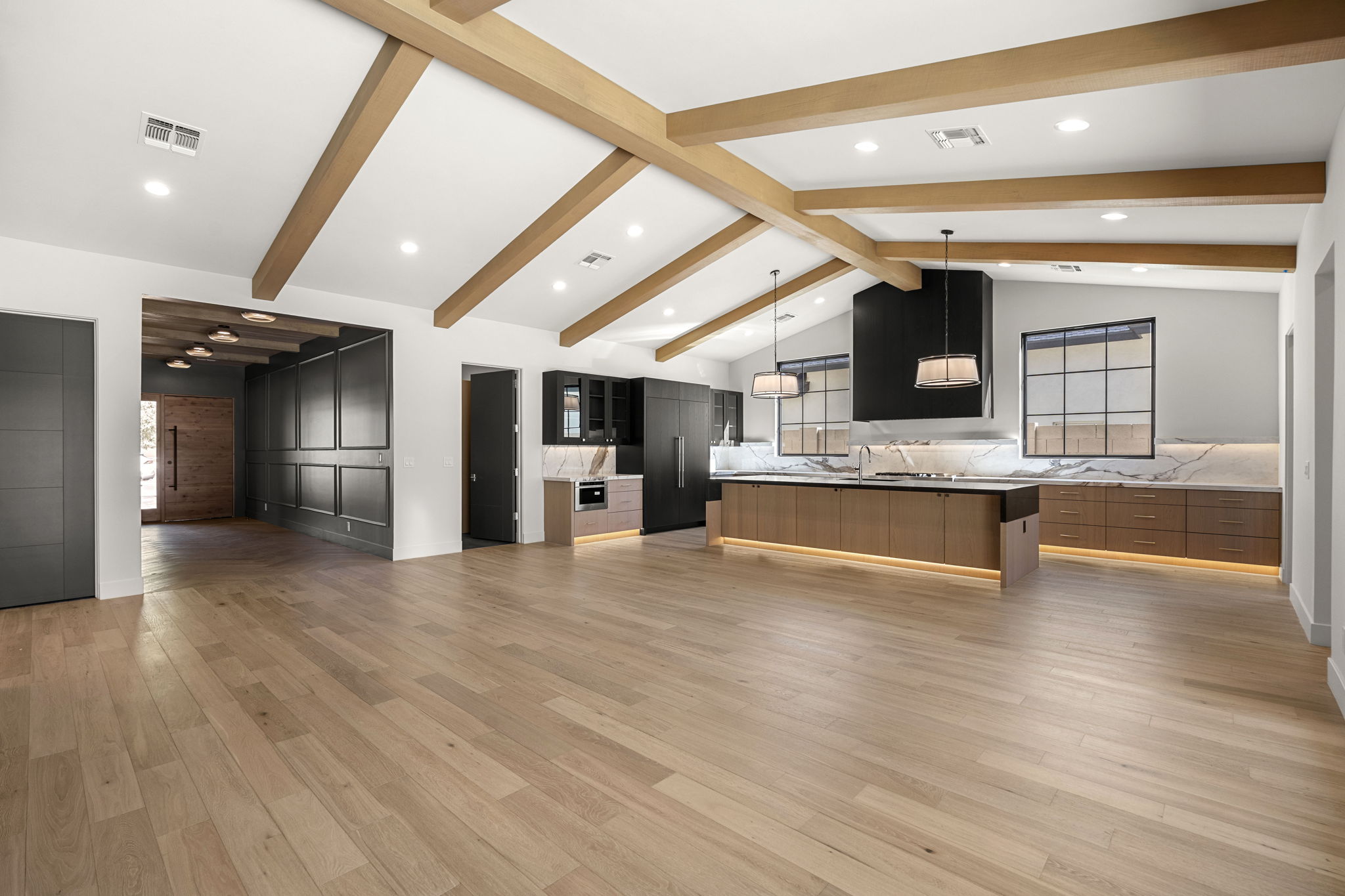 7-web-or-mls-4202-n-41st-pl