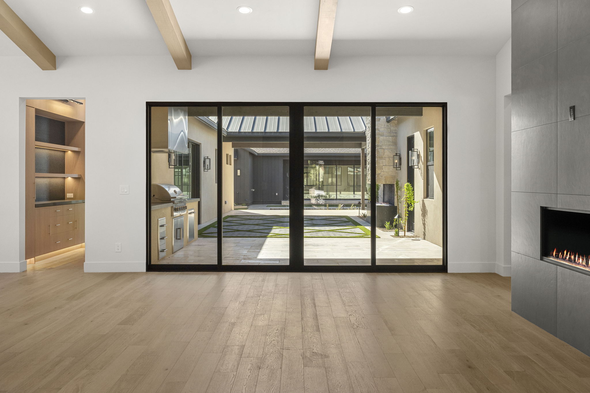 8-web-or-mls-4202-n-41st-pl